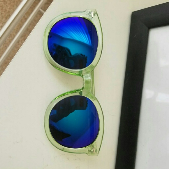 Clear Round vintage woman Fashion Sunglasses - Picture 2 of 2